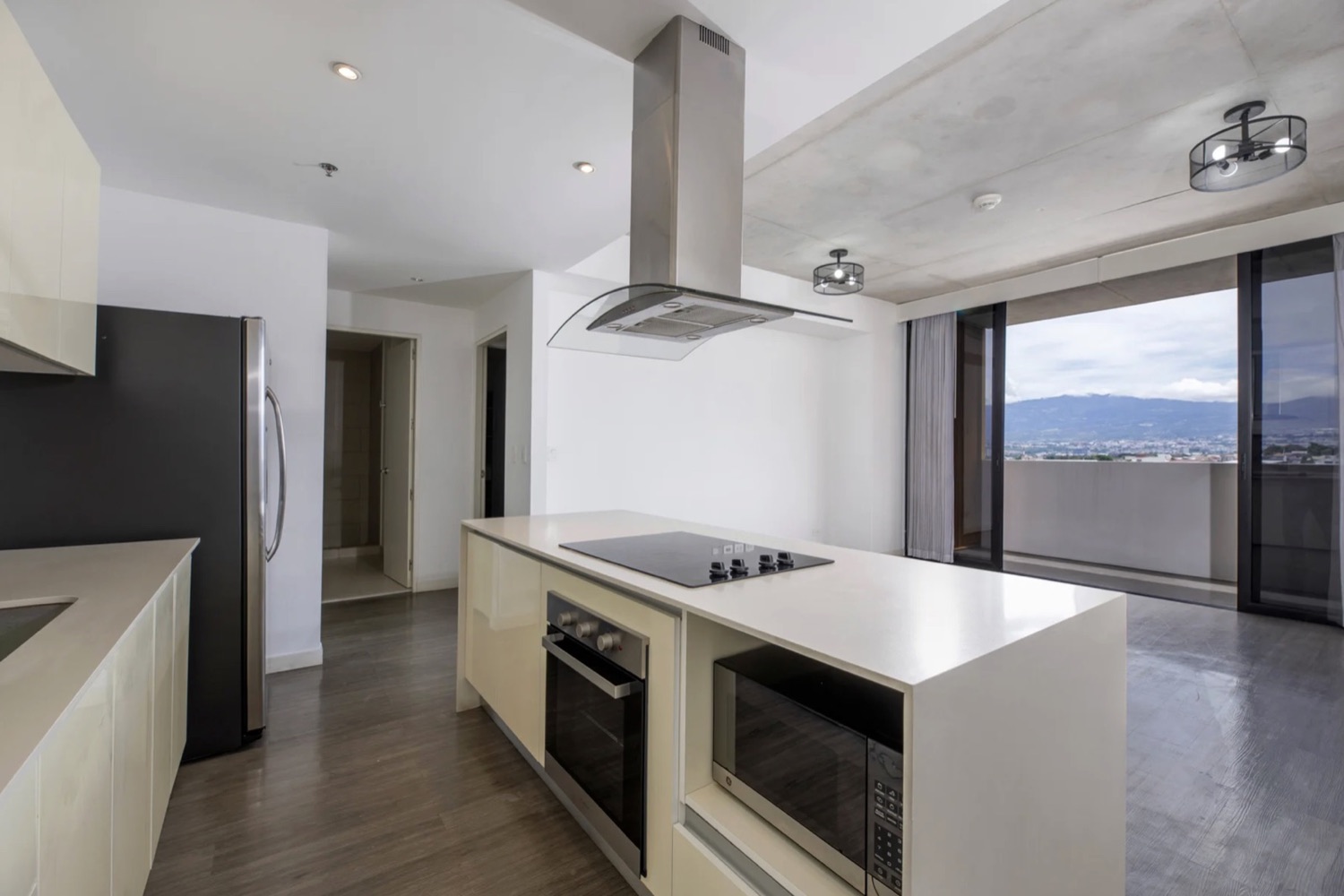 Original unedited listing photo of the kitchen